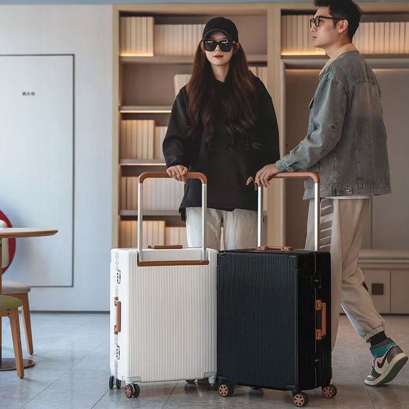 Nowa szeroka walizka na kółkac – Aluminum Frame Carry On Luggage recenzja i cena